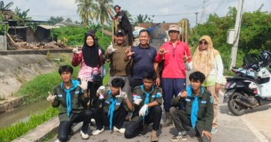 Mapala Unpra Gelar Aksi Peduli Lingkungan di Sungai Kelekar, DLH Siapkan 100 Bibit Pohon Buah untuk Masyarakat